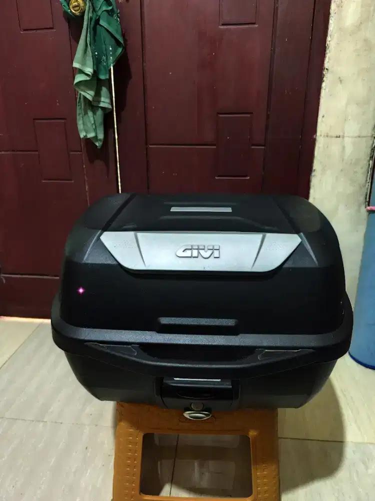 Box givi 43L + baseplate