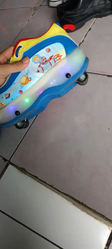Sepatu roda anak