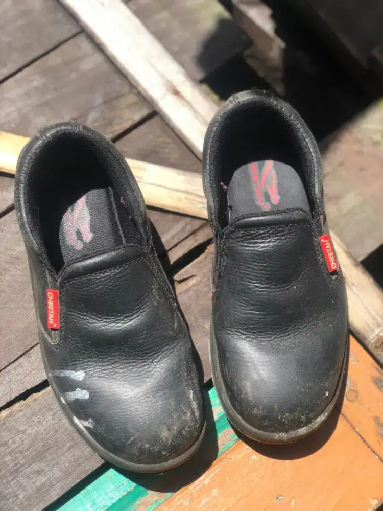 Dijual sepatu safety merk cheetah