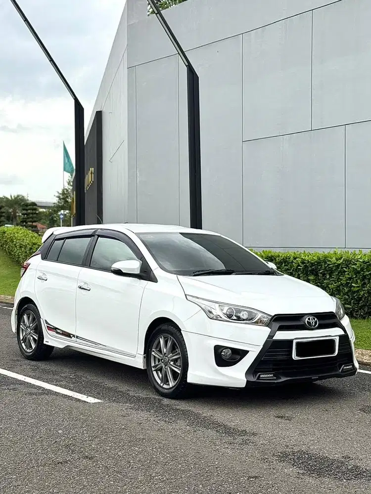 KM LOW! Toyota Yaris S TRD 1.5 A/T 2015