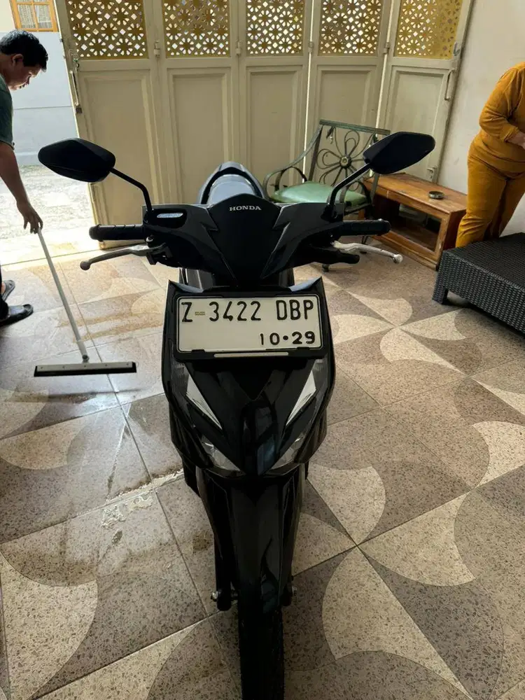 BEAT DELUXE 2024 HITAM