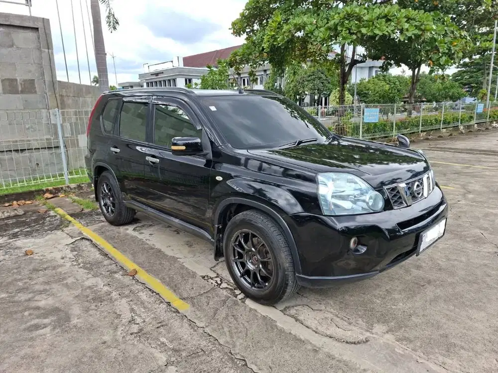 Nissan X-Trail ST 2.5 CVT/A.T Hitam 2009