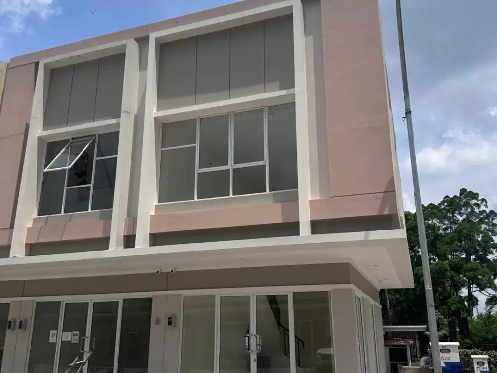 RUKO HOEK HADAP JALAN POSISI DEKAT SEKOLAH INTERNASIONAL GS!