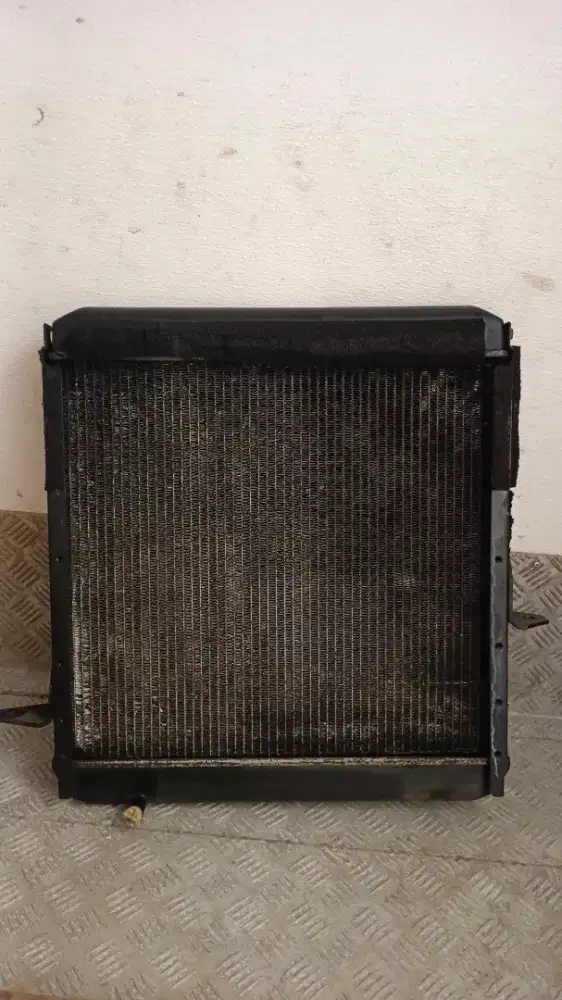Radiator mobil truk Dyna merk Denso bocor atas
