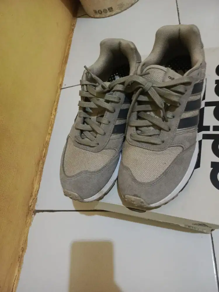 sepatu adidas lifestyle