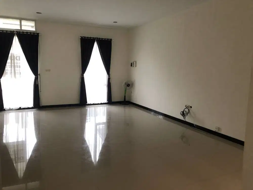 Jual Rumah Murah 2lt di Taman Kopo Indah 5, Redwood