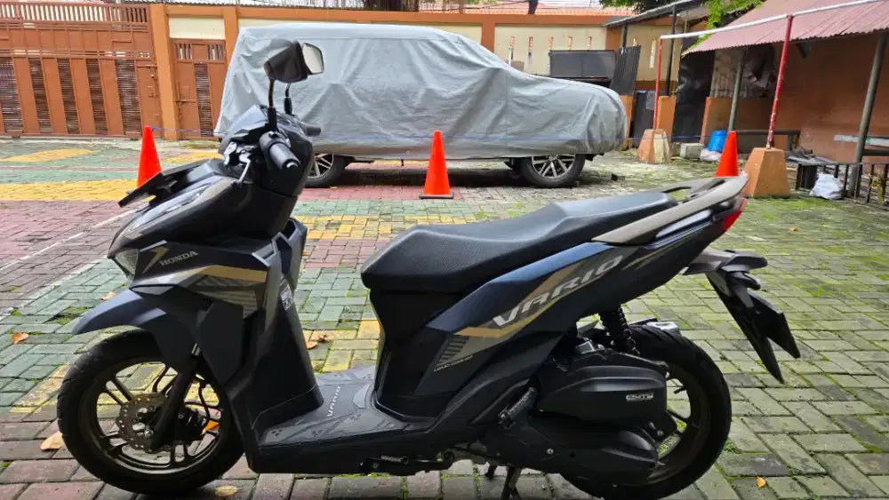 Honda Vario 125 CBS ISS Tahun 2023 Warna Biru Matte