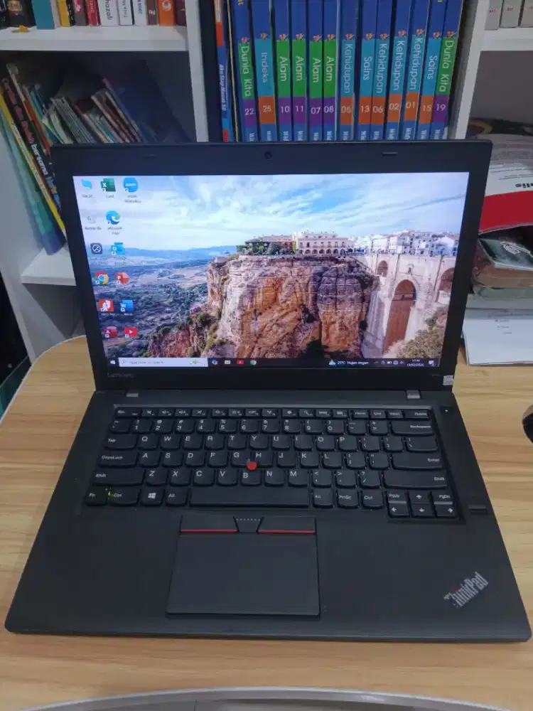 Lenovo Thinkpad T460 Core i7 Ram 8GB SSD 256GB Masih Mulus