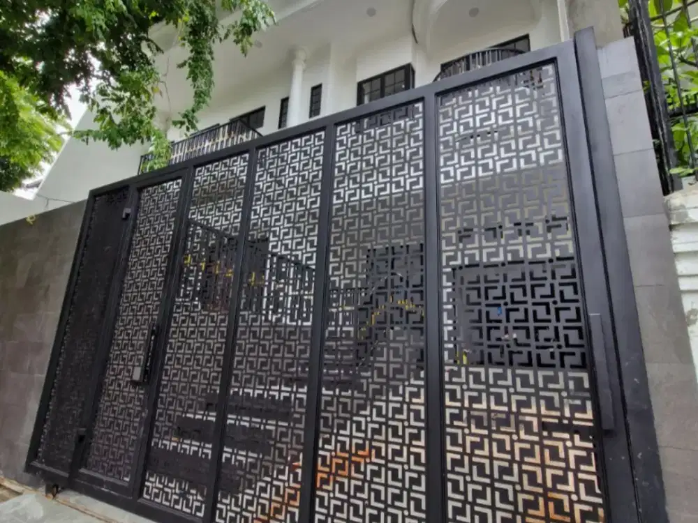 Dijual Rumah Mewah di Tomang Pinggir Jln Lt.313m2 Harga bisa Nego