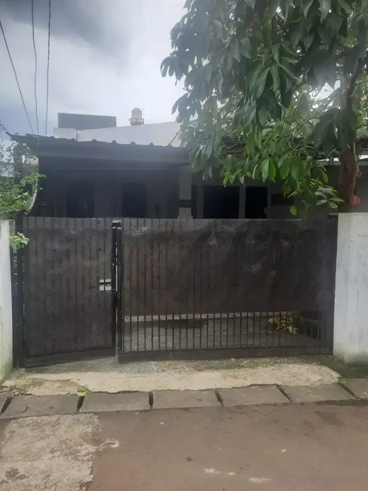 Rumah di lapangan merah 2