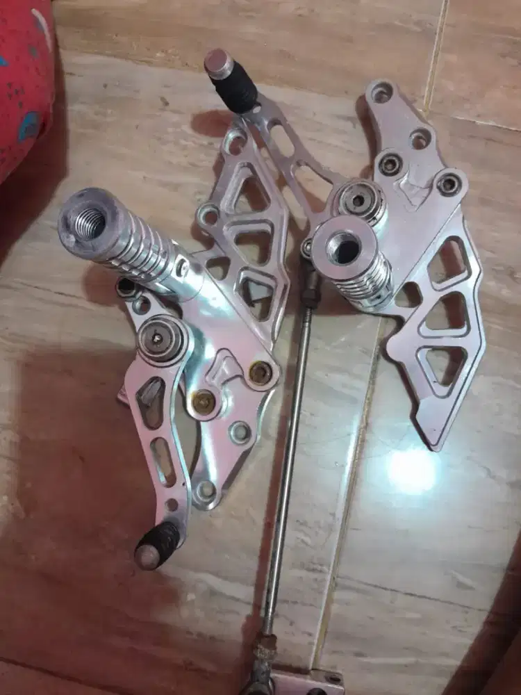 Foot steep Racing Vixion like new