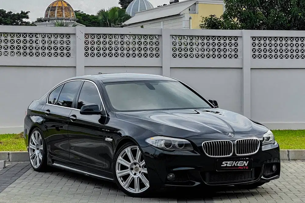 Bmw 528i 3.0 Bensin Sunroof AT Matic 2011 Hitam Metalik.