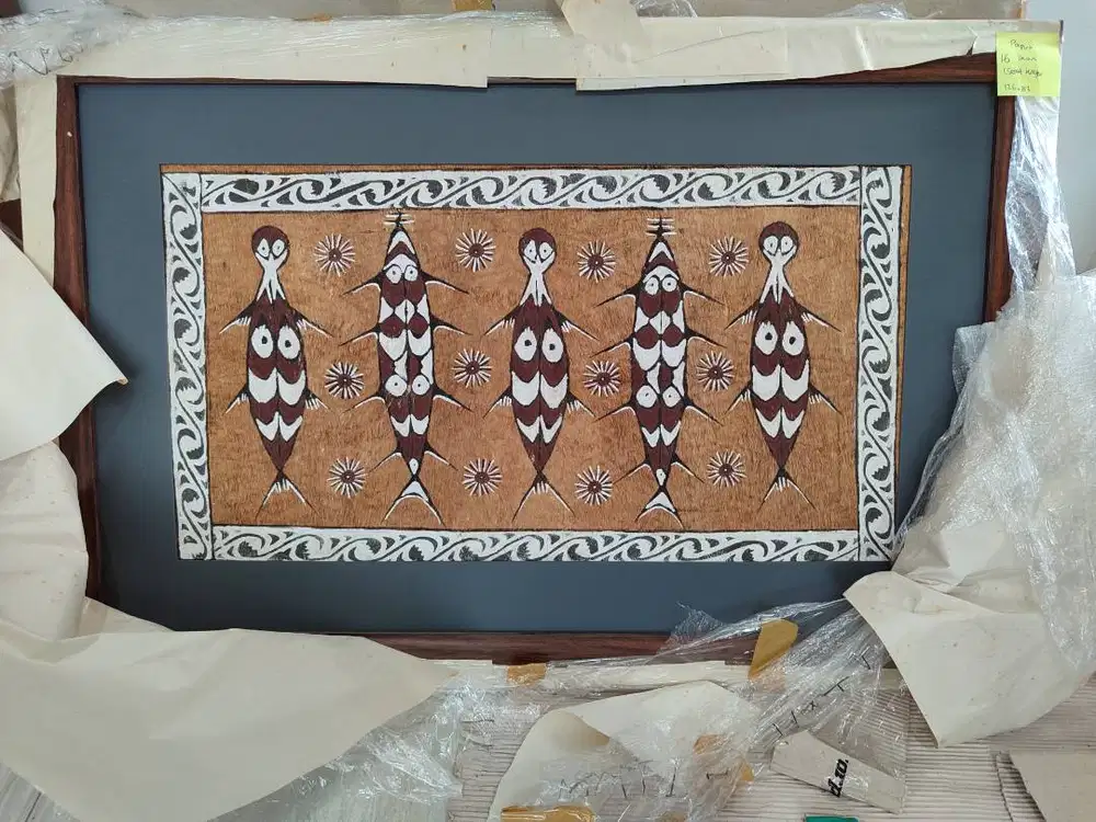 Lukisan	Serat kayu	Papua Ikan