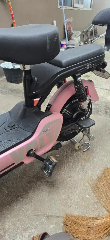 Di jual cepat sepeda listrik + sepeda biasa