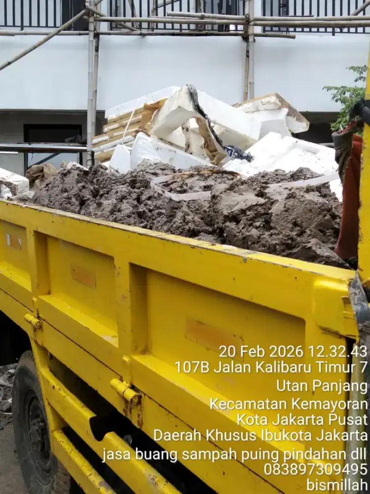 Jasa buang puing dan buang sampah