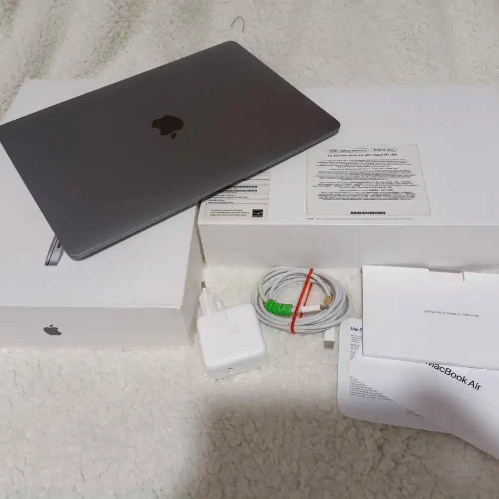Macbook Air M1 13 inch fullset like new beli 2021 bh96% belum servis
