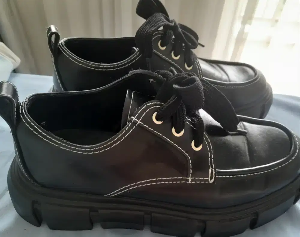 Sepatu Zara Size 42 Europe kondisi >85% terawat terjaga bersih