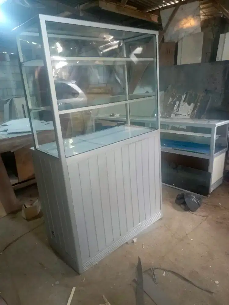 Etalase makanan panjang 100 cm tinggi 170. Lebar 50 cm