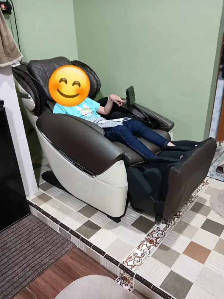 Kursi pijat merk OGAWA, pijat seluruh badan, kondisi bagus