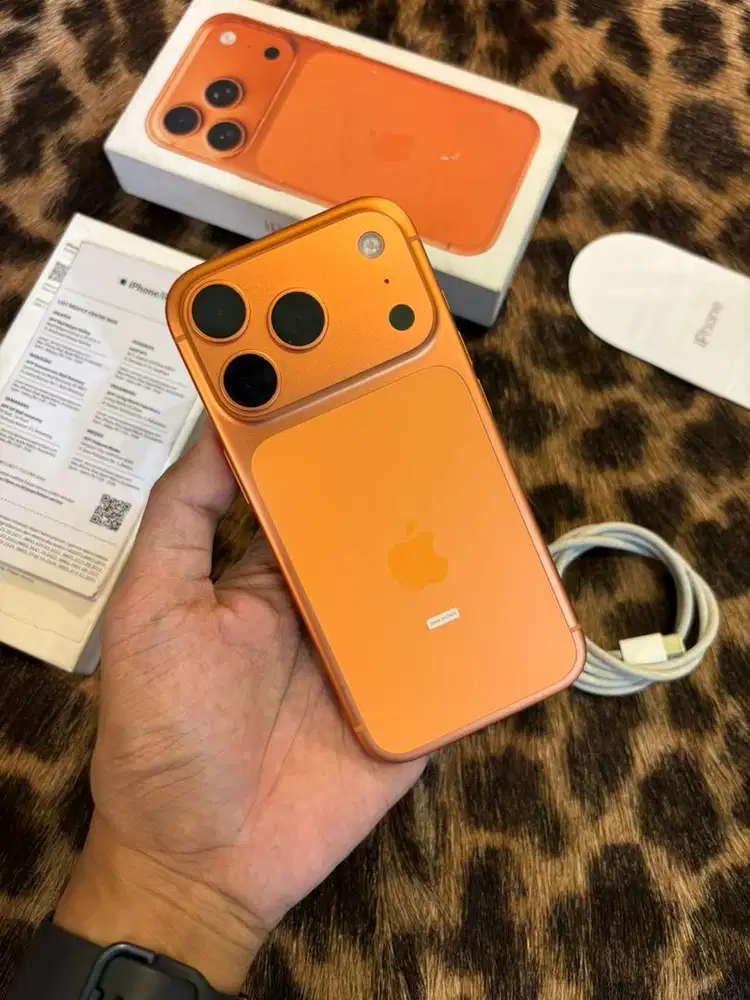 iPhone 17 Pro 256GB BH100/CC:4 Resmi (Cosmic Orange)