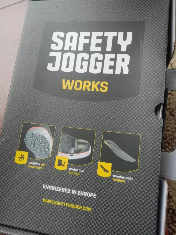 Sepatu safety Jogger
