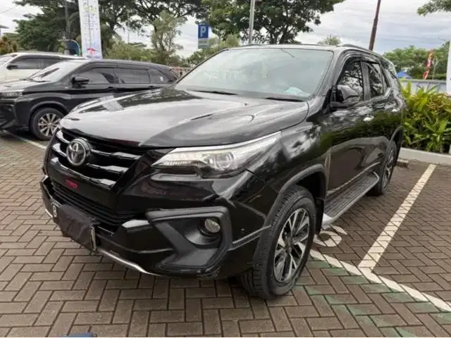 DP MURAH - Toyota Fortuner 2.4 4x2 VRZ TRD Solar-AT 2017 Hitam