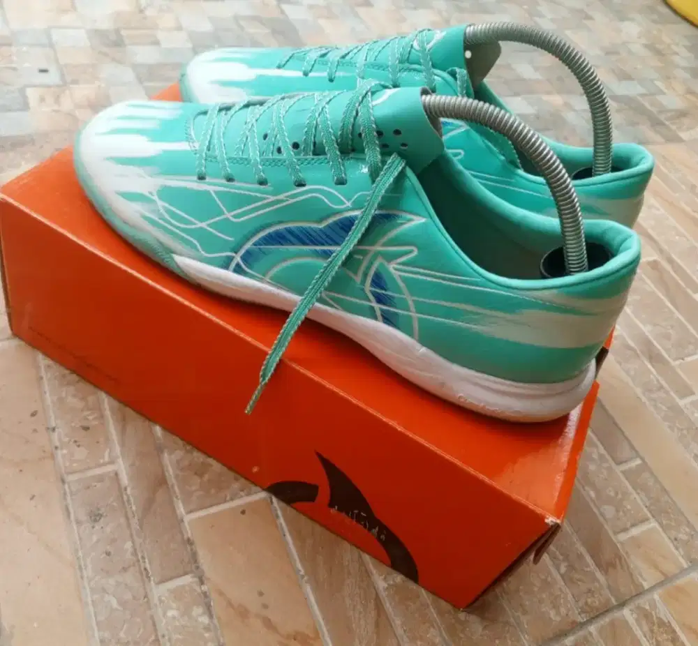 Sepatu futsal Ortuseight Legion V5