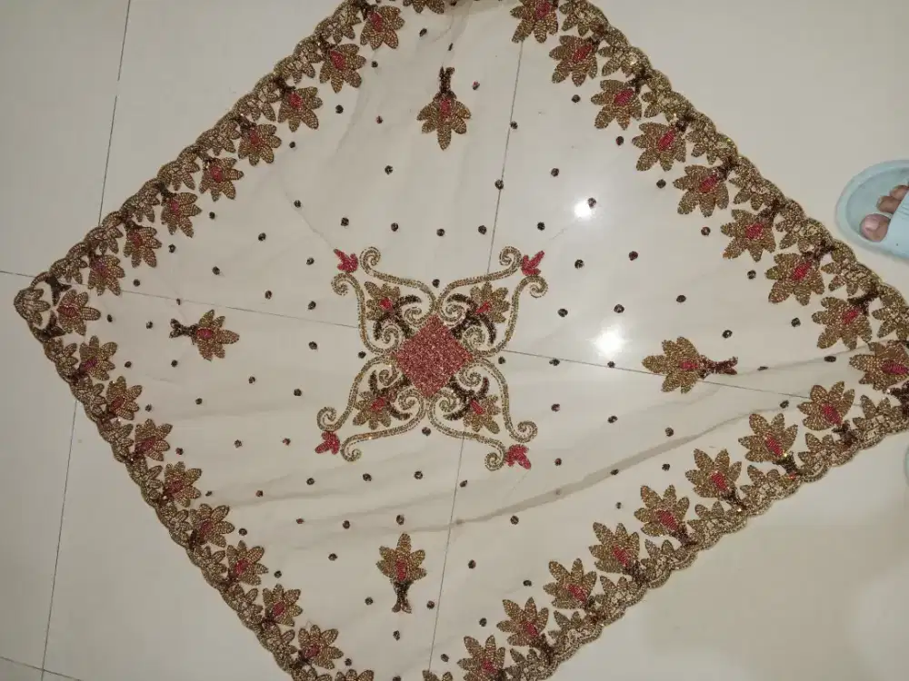 Taplak meja persegi khas turki wrn gold dengan batu batuan