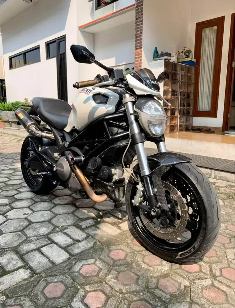 Ducati monster 696. Putih Rare