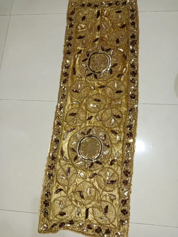 Taplak meja persegi panjang wrn gold mix Batu batuan