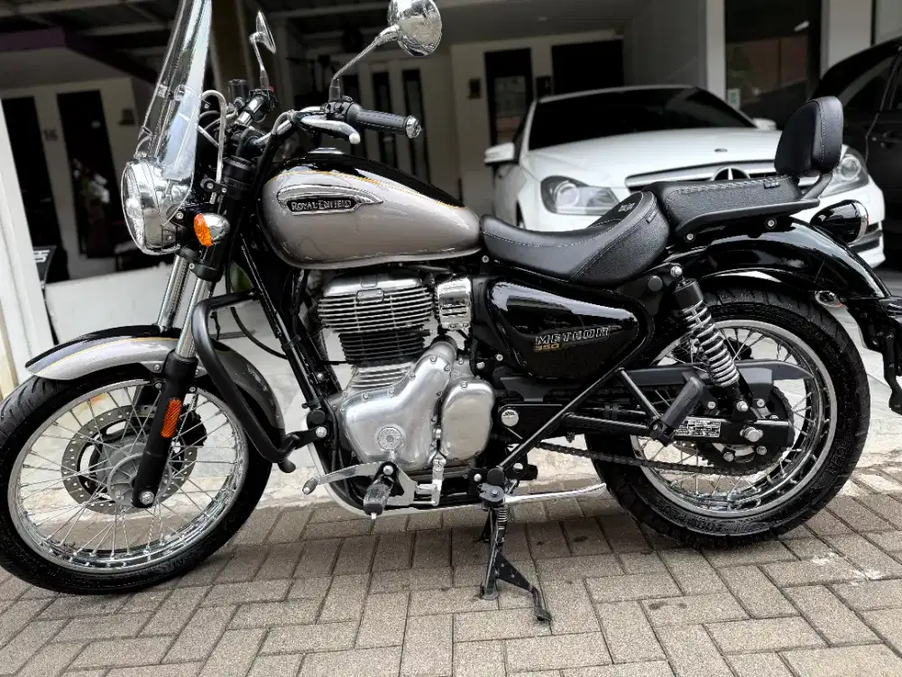 Meteor 350 Aurora Black