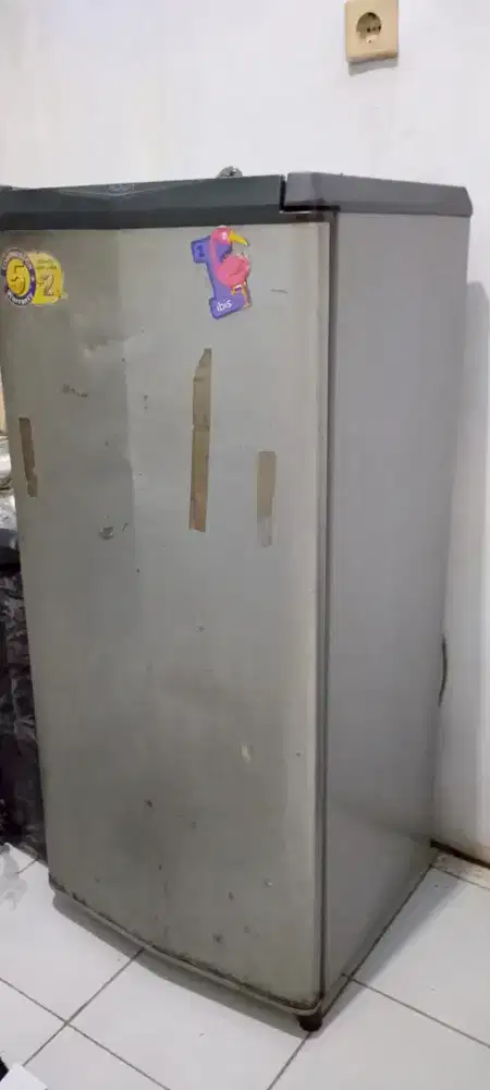 Kulkas murah merk AQUA