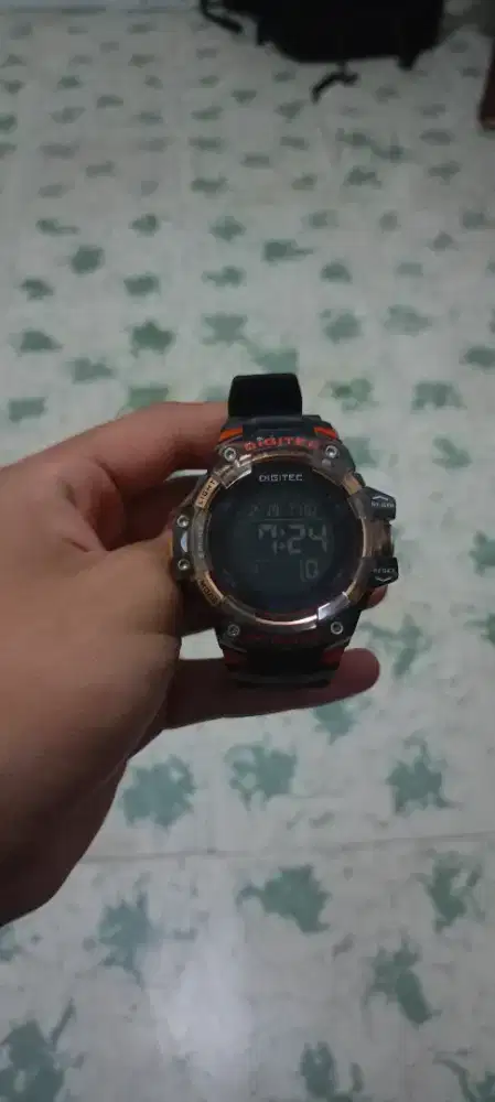 Jual 3 biji jam tangan ( digitec dan skmei ), baca deskripsi dulu.