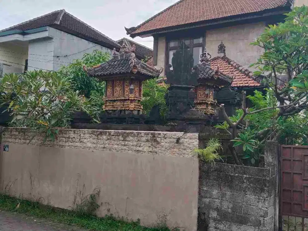 Di jual rumah lantai dua jln dewi Sri dekat terminal batubulan
