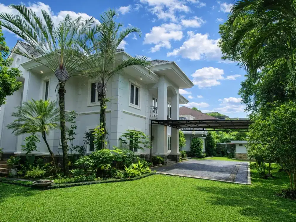 Rumah Mewah Klasik 2 Lantai + Basement di Kawasan Elit Kebayoran Baru – LT 1.026 m², Pool & Parkir 16 Mobil