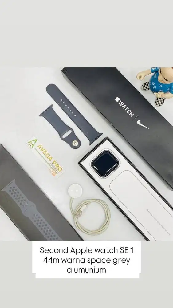 Second Apple watch SE 44mm space gray aluminum case
