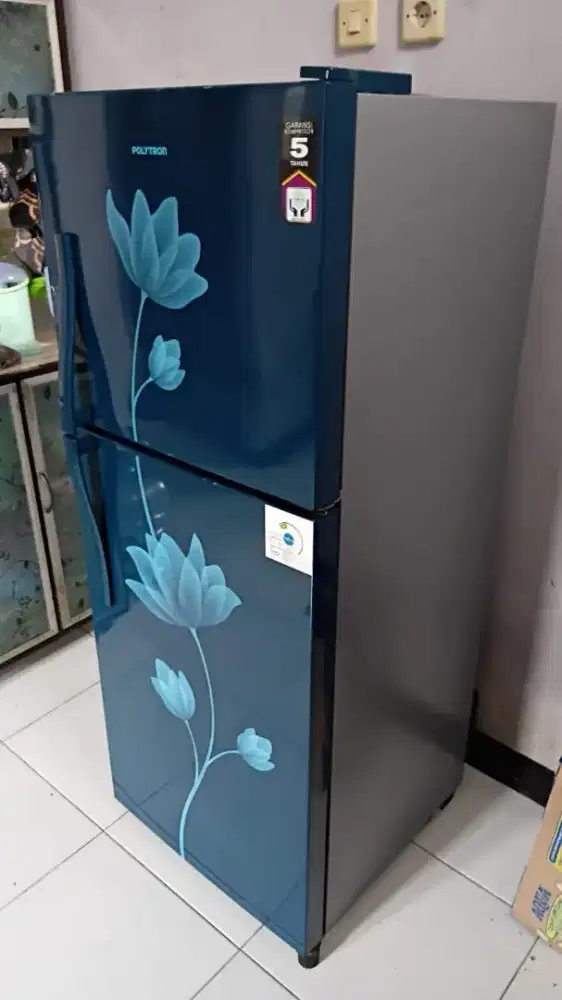 KULKAS MERK POLYTRON DUA PINTU