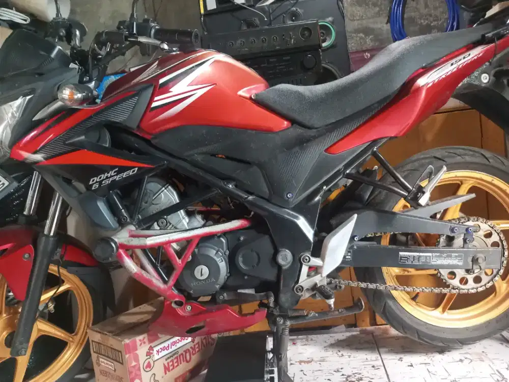 CB150R old 2013