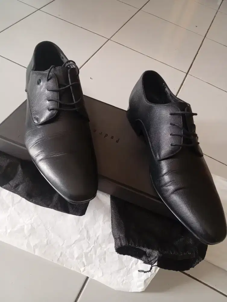 Sepatu fantofel merk PEDRO.