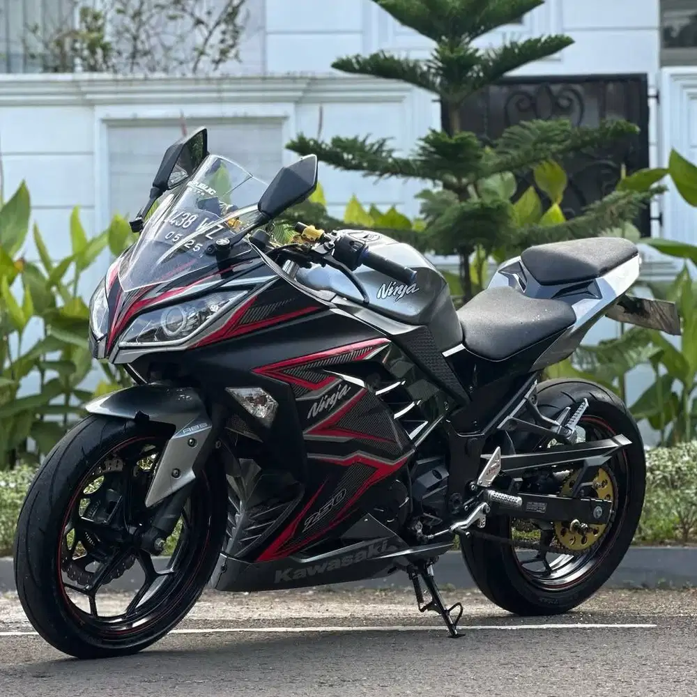 ual cepat KAWASAKI NINJA 250 ABS TH 2014 Warna Hitam perfect condition