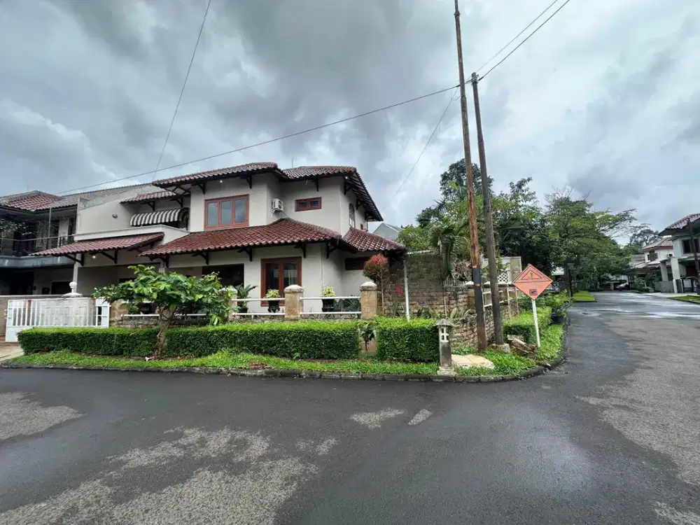 Disewakan rumah mewah bagus rapih siap huni semi furnished