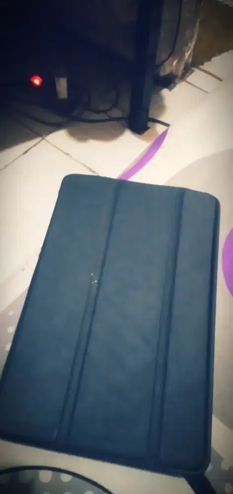 Jual casing redmi tab SE 8.7. Keadaan brg sesuai dg foto warna biru.