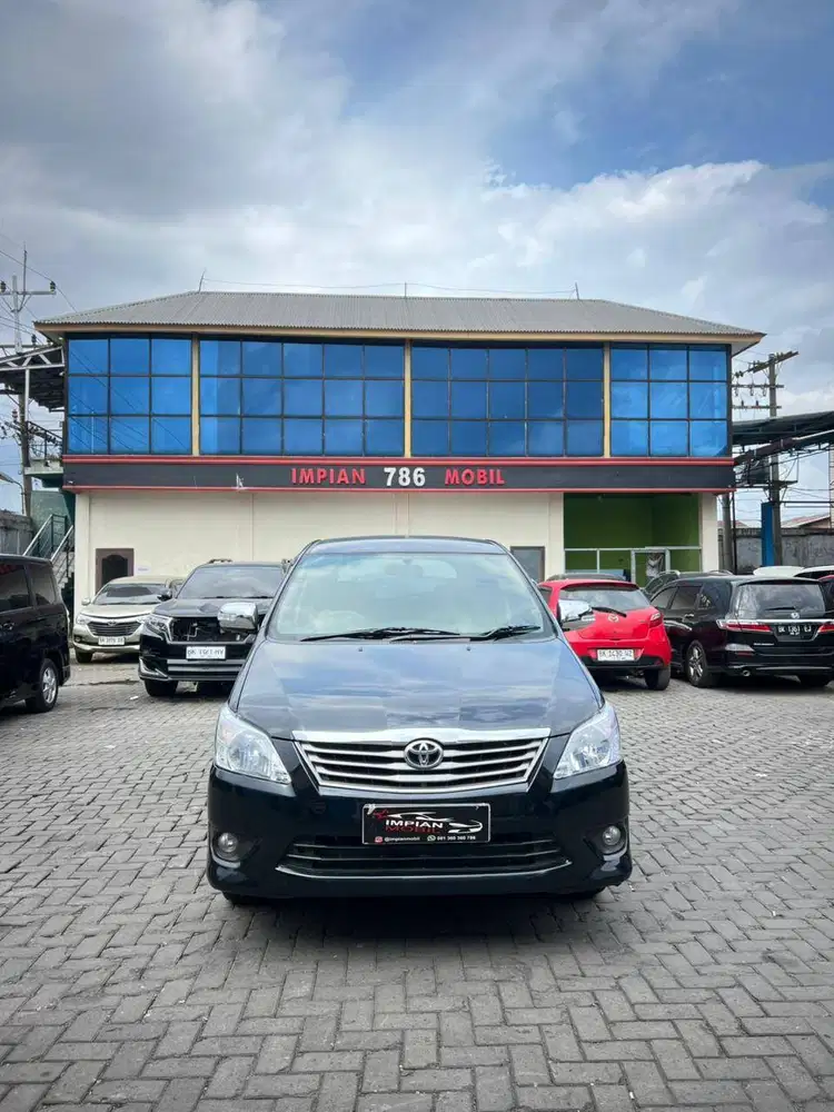 TDP 33JT Toyota Kijang Innova 2.0 G A/T Hitam 2011 panther gt serena