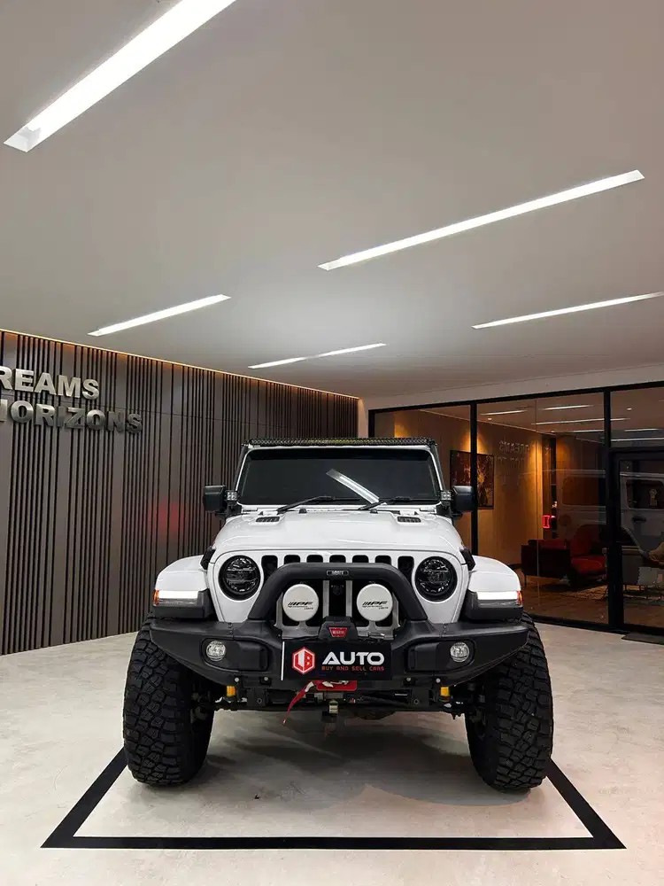 Jeep Wrangler JL Rubicon 2.0 AT 2022 Silver 4Door Km17rb BH177IC Putih