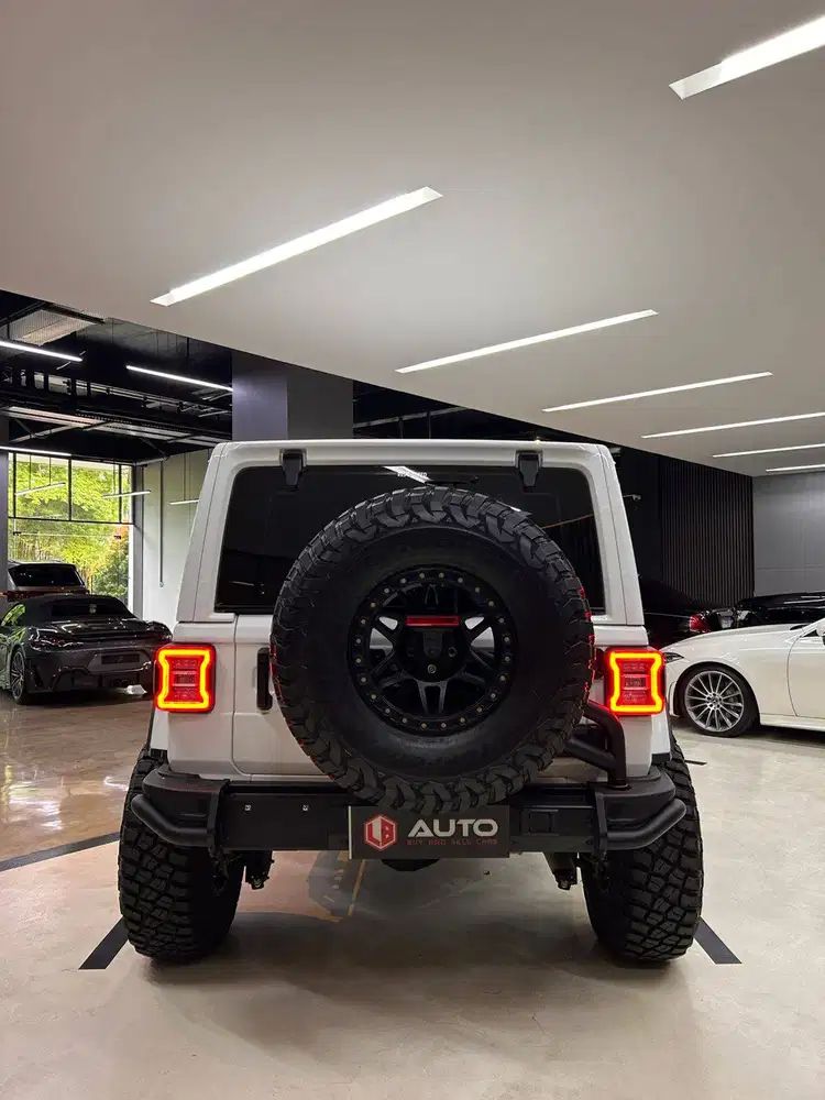 Jeep Wrangler JL Rubicon 2.0 AT 2022 Silver 4Door Km17rb BH177IC Putih
