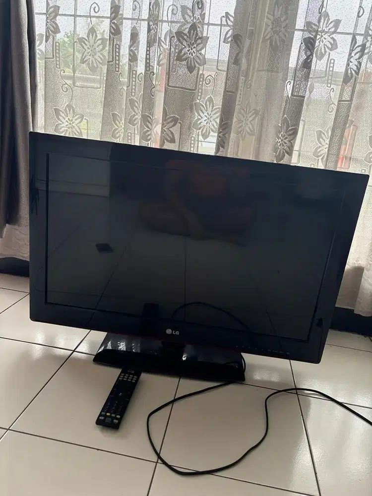 LG TV 32 inch BEKAS