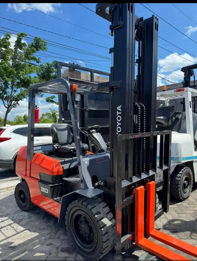TOYOTA 3 TON MAST TRILIFT BERGARANSI MESIN SIAP KERJA