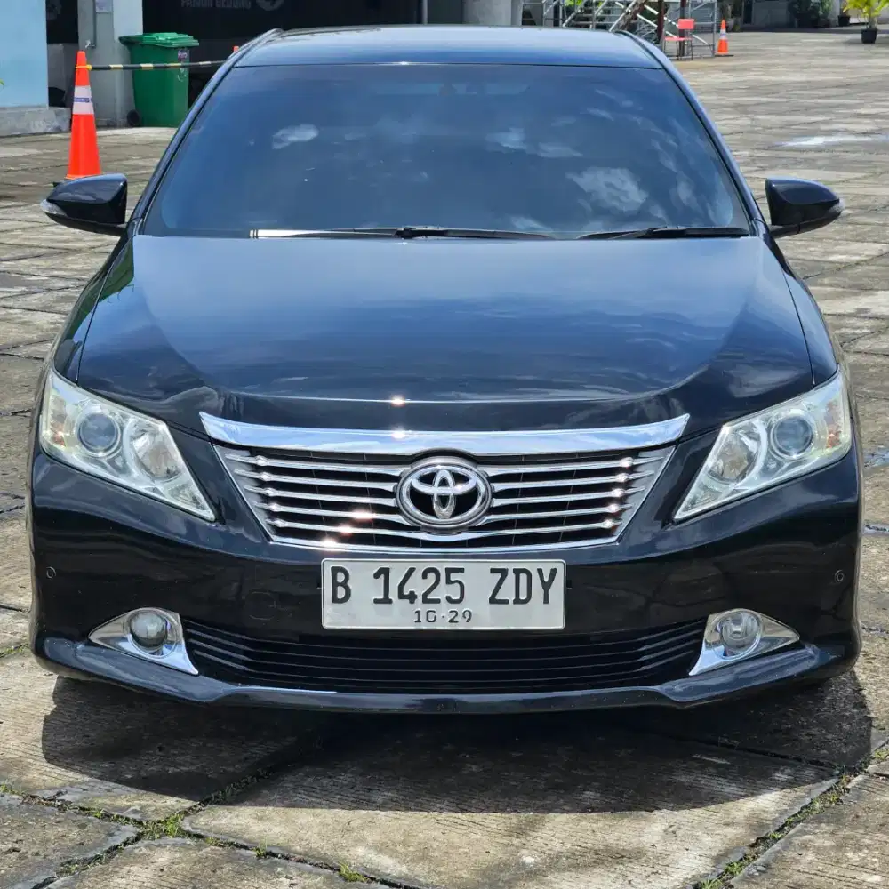 Toyota camry 2013 v A/T tgn 2 dari baru istimewa km 80 ribu pajak pjg