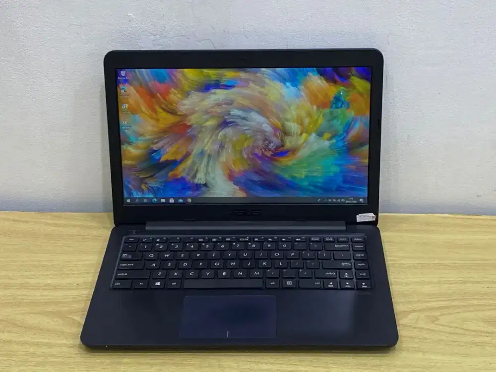 Laptop Asus Vivobook E14E402WA/Prosesor AMD E2-6110