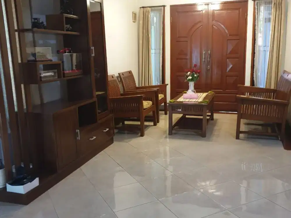 RUMAH NYAMAN MINIMALIS 2 LANTAI SIAP HUNI DI RAYA BANJARAN BANDUNG